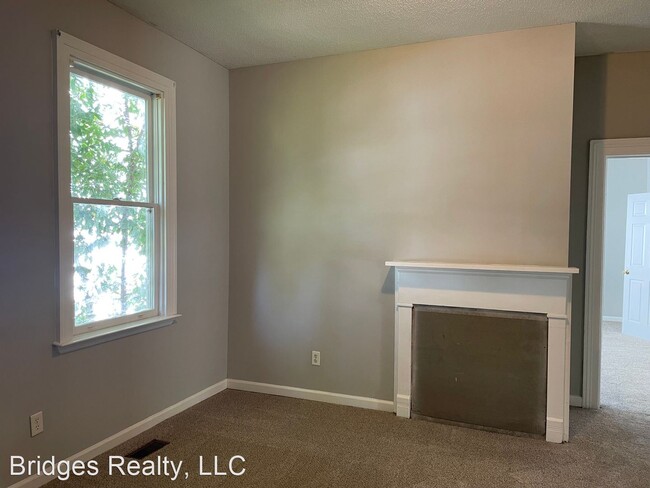 Building Photo - 3 br, 1 bath House - 2016 Clark St