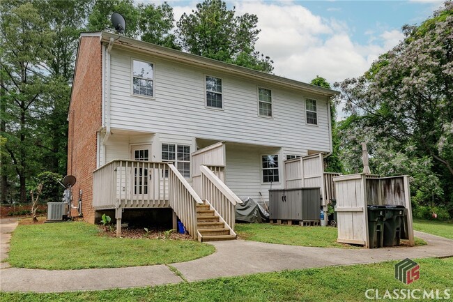 Foto del edificio - 215 Jennings Mill Rd