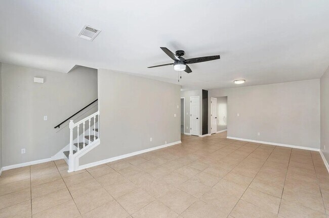 Building Photo - 329 Dahlquist Dr