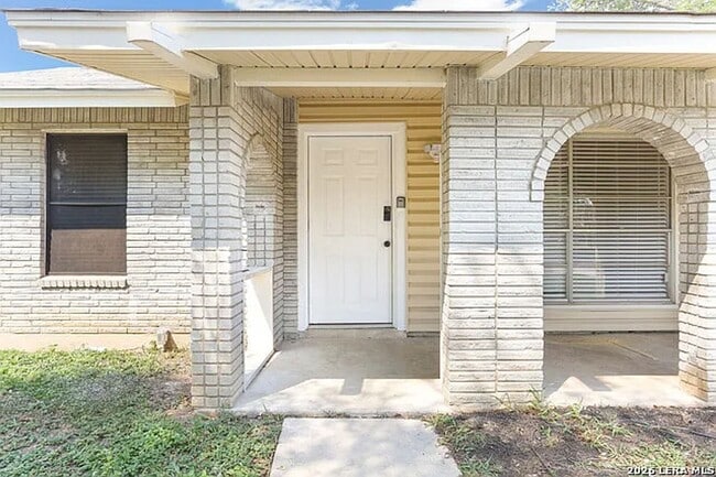 Building Photo - 2027 Leesburg St