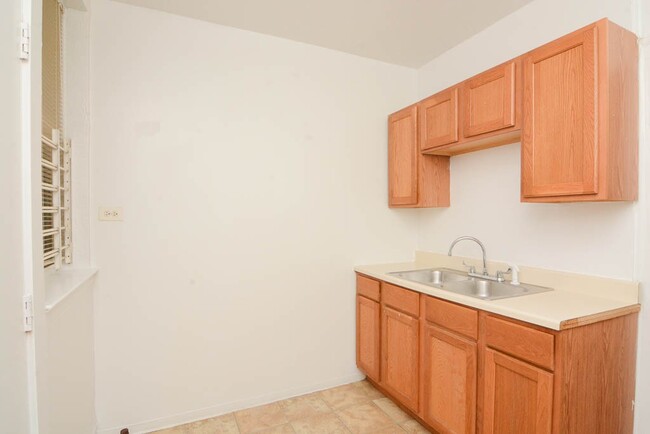 Building Photo - 2948 N Albany Ave