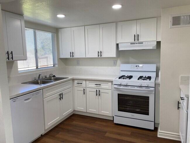 Foto del edificio - 3045 Brentwood Ave