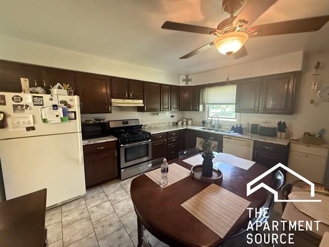 Foto del edificio - 842 W Spring St