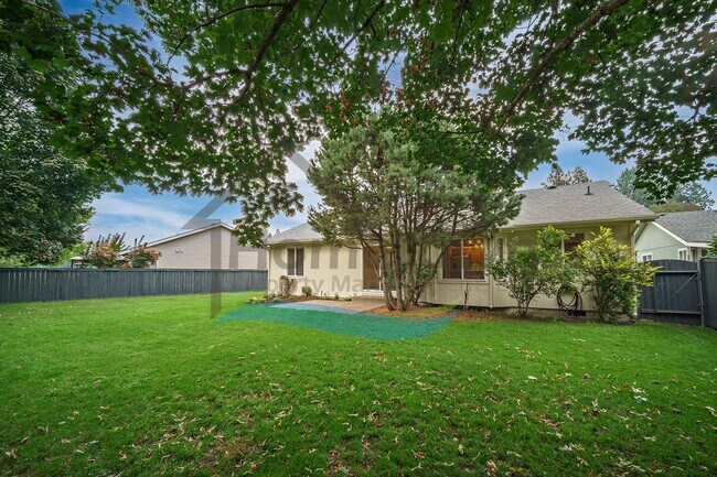 Building Photo - Exceptional Value: 3 Bedroom 2 Bathroom Ho...