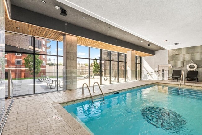 Building Photo - 1700 Boul Angrignon