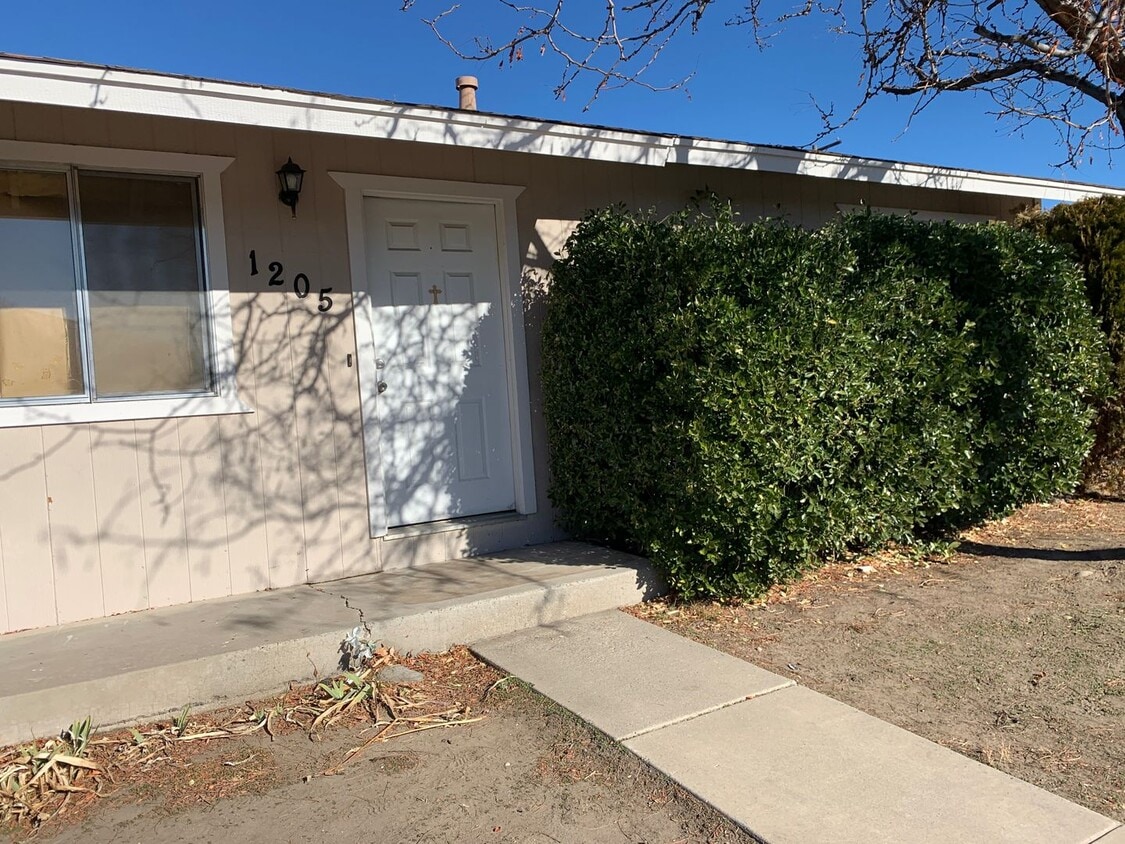 Primary Photo - Rare 1 bedroom detached home with yard
