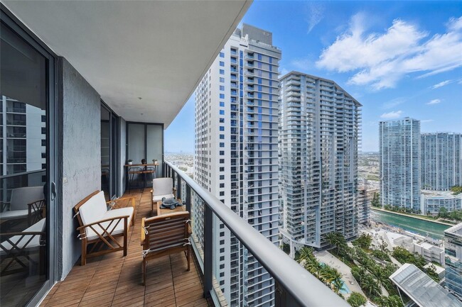Foto del edificio - 45 SW 9th St