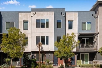 Building Photo - 185 Steely