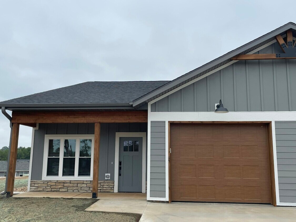 Foto principal - 640-688 S Harrison Street, Unit 642