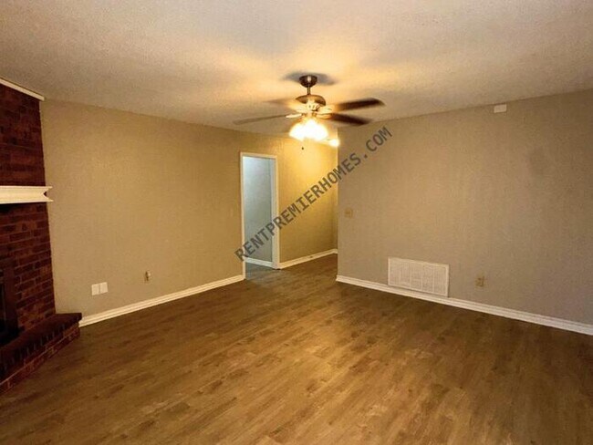 Foto del edificio - 5904 SE 8th St