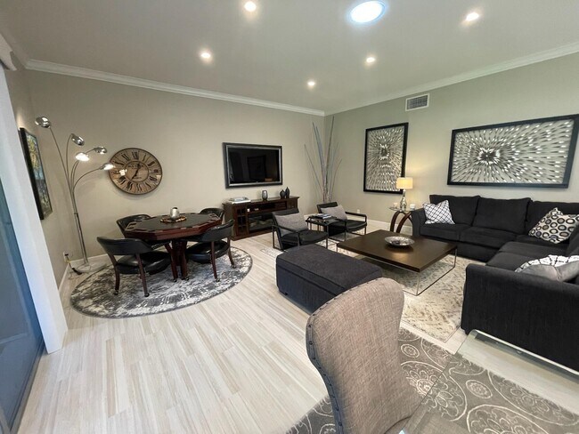 Foto del edificio - 76990 Lark Dr