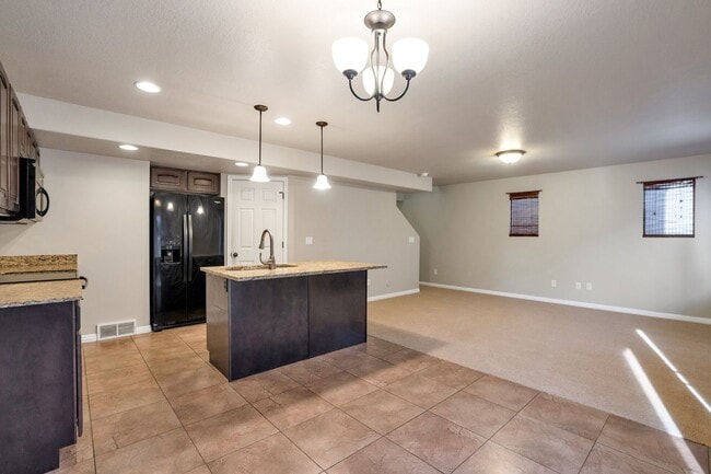 Foto del edificio - Pet Friendly Townhome w attached 2 car garage