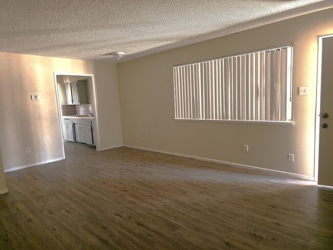 Building Photo - 843 W Los Felis Ave