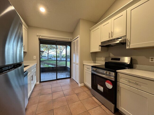 Building Photo - 3/2 Townhome In Winter Garden