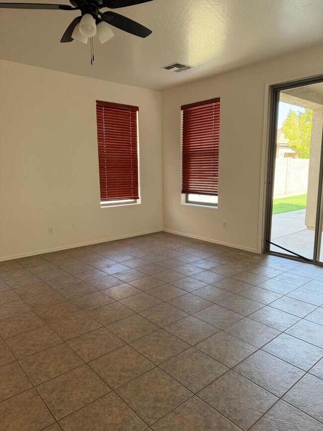 Building Photo - 15398 W MacKenzie Dr