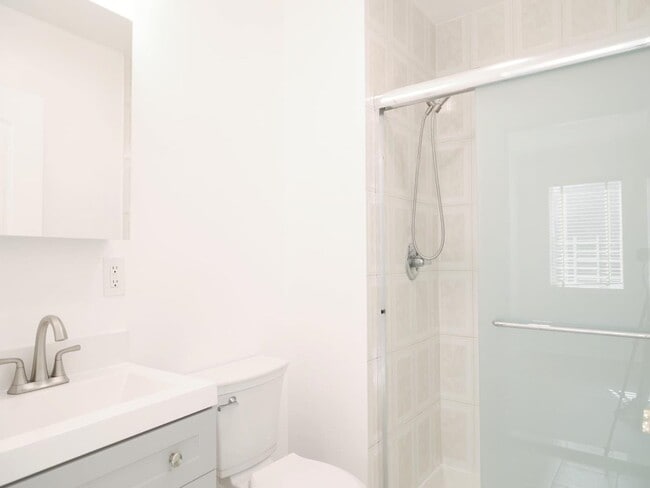 Foto del edificio - 605 New York Ave