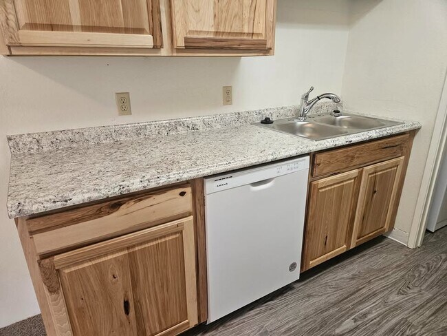 Foto del edificio - Juniper Court Apartments