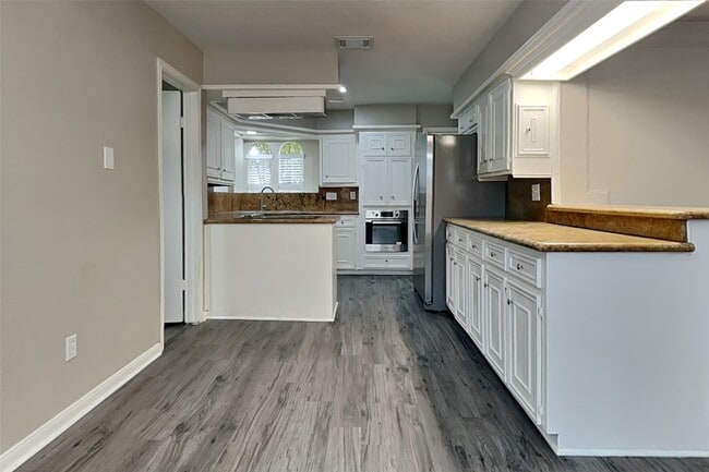 Foto del edificio - 11942 Hillbrook Dr