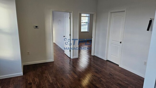 Building Photo - 575 55th St