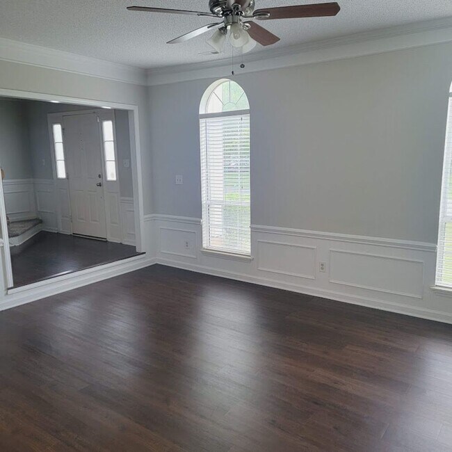 Building Photo - Steel Creek Area! Traditional 4BR/2.5BR Ho...