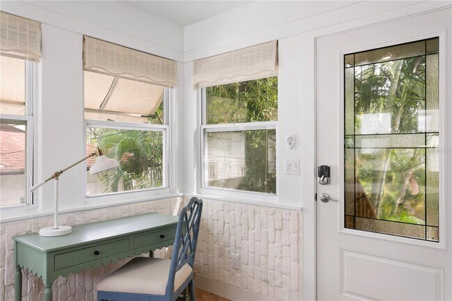 Foto del edificio - 1716 Oak St NE