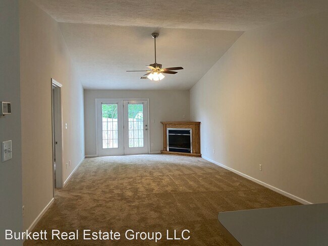 Foto del edificio - 2 br, 2 bath House - 7032 Reagan Cir.