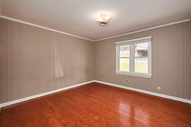 Building Photo - Coming Soon: 2BR, 1 BA duplex in Greenbrier (upstairs/ main floor unit)