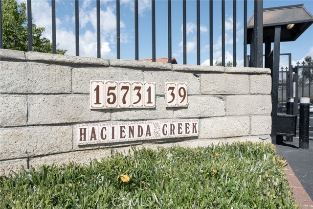 Building Photo - 15735 La Subida Dr