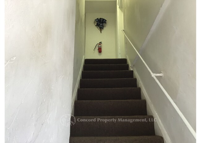 Building Photo - 3031 Hamilton Ave