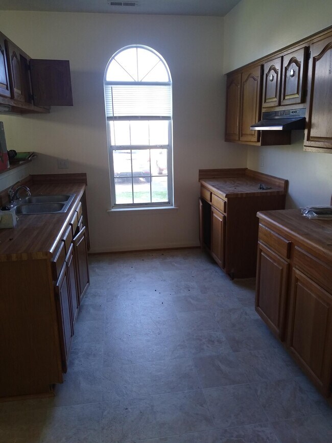 Building Photo - 5613 Rivermill Cir