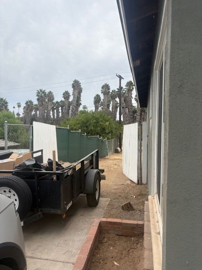 Building Photo - Beautiful Single-Family Home with Modern U...