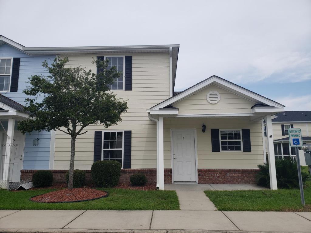 Foto principal - 211 Pendleton Pl