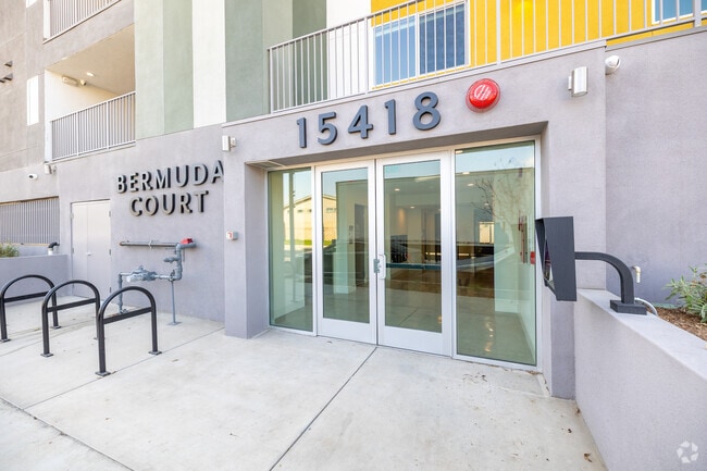 Entrance - Bermuda Court