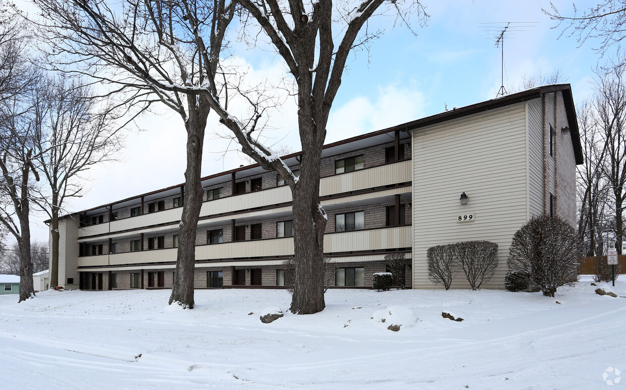 Primary Photo - Kenmore Apartments and Townhomes