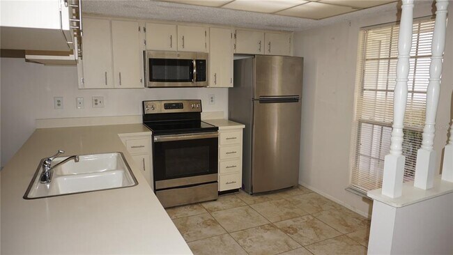 Foto del edificio - 12371 Dearborn Dr