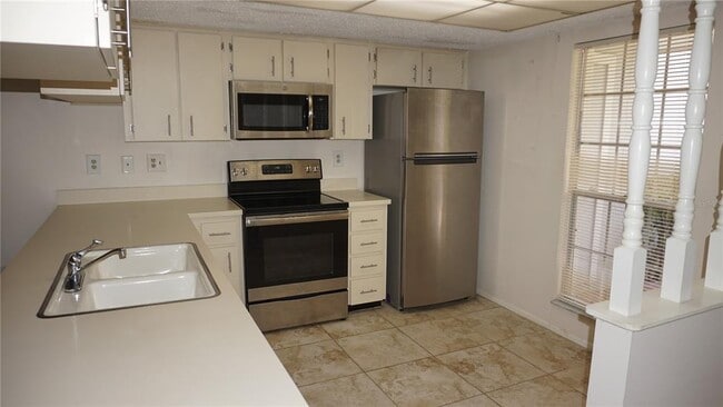 Building Photo - 12371 Dearborn Dr