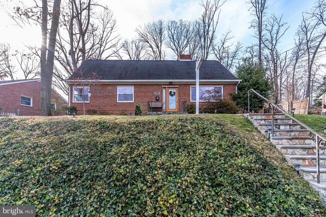 Building Photo - 1212 S Forest Dr