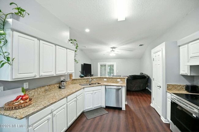 Foto del edificio - 832 Heritage Lakes Dr