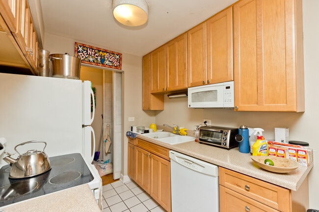 Building Photo - 420 W Aldine Ave