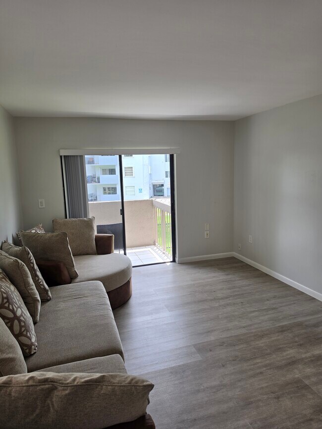 Foto del edificio - 1101 SW 122nd Ave
