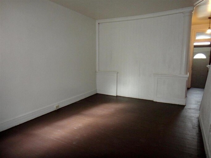 Interior Photo - 144 W Jackson St