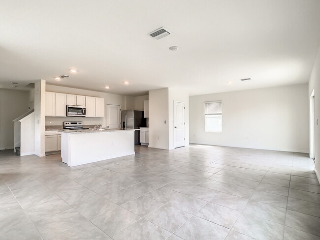 Building Photo - 16503 Mosaic Oar Dr