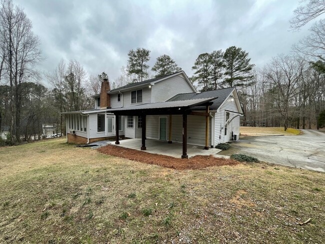 Building Photo - Executive Rental in Horseleg Creek- $3,295