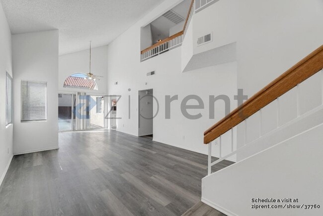 Building Photo - Unit