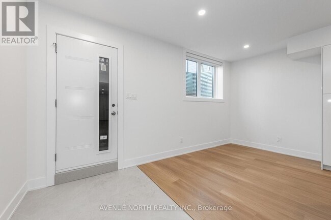 Photo du bâtiment - 1975 Banff Ave