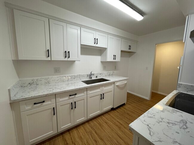 Cocina 2 - 1233 Amethyst St