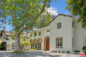 Building Photo - 808 Woodacres Rd