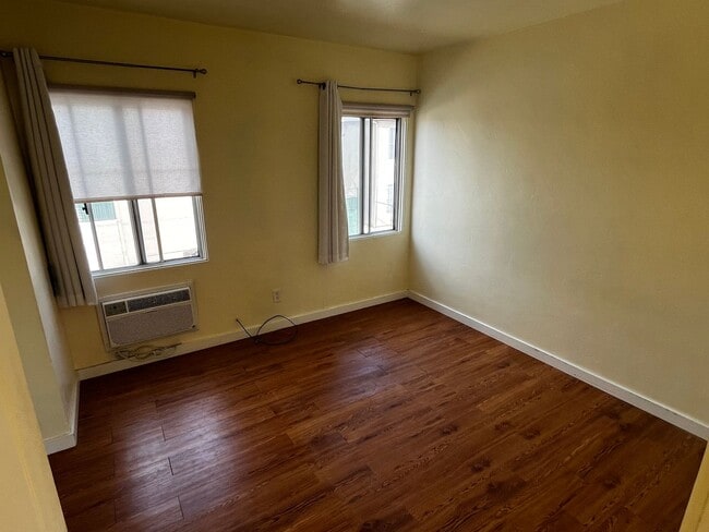 Building Photo - Oregon St. Triplex