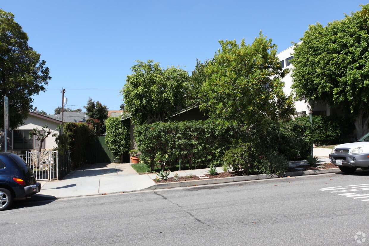 Building Photo - 1040 18th St