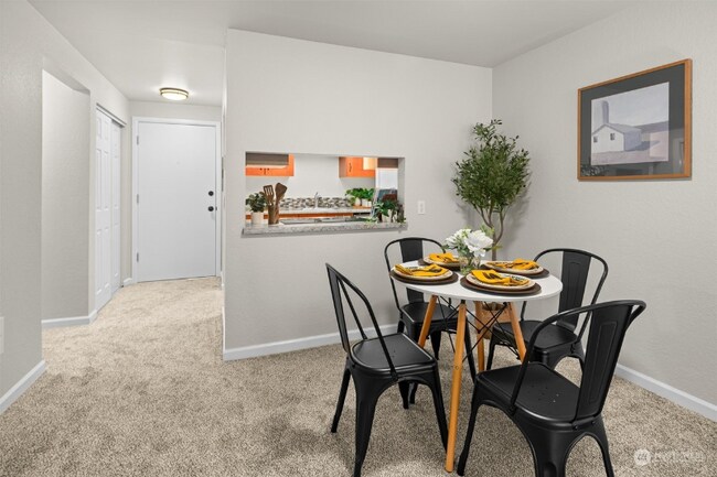 Foto del edificio - 8911 Holly Dr